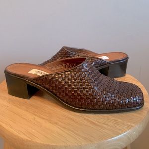 Vintage woven Talbots mules w/ 1.5” heel